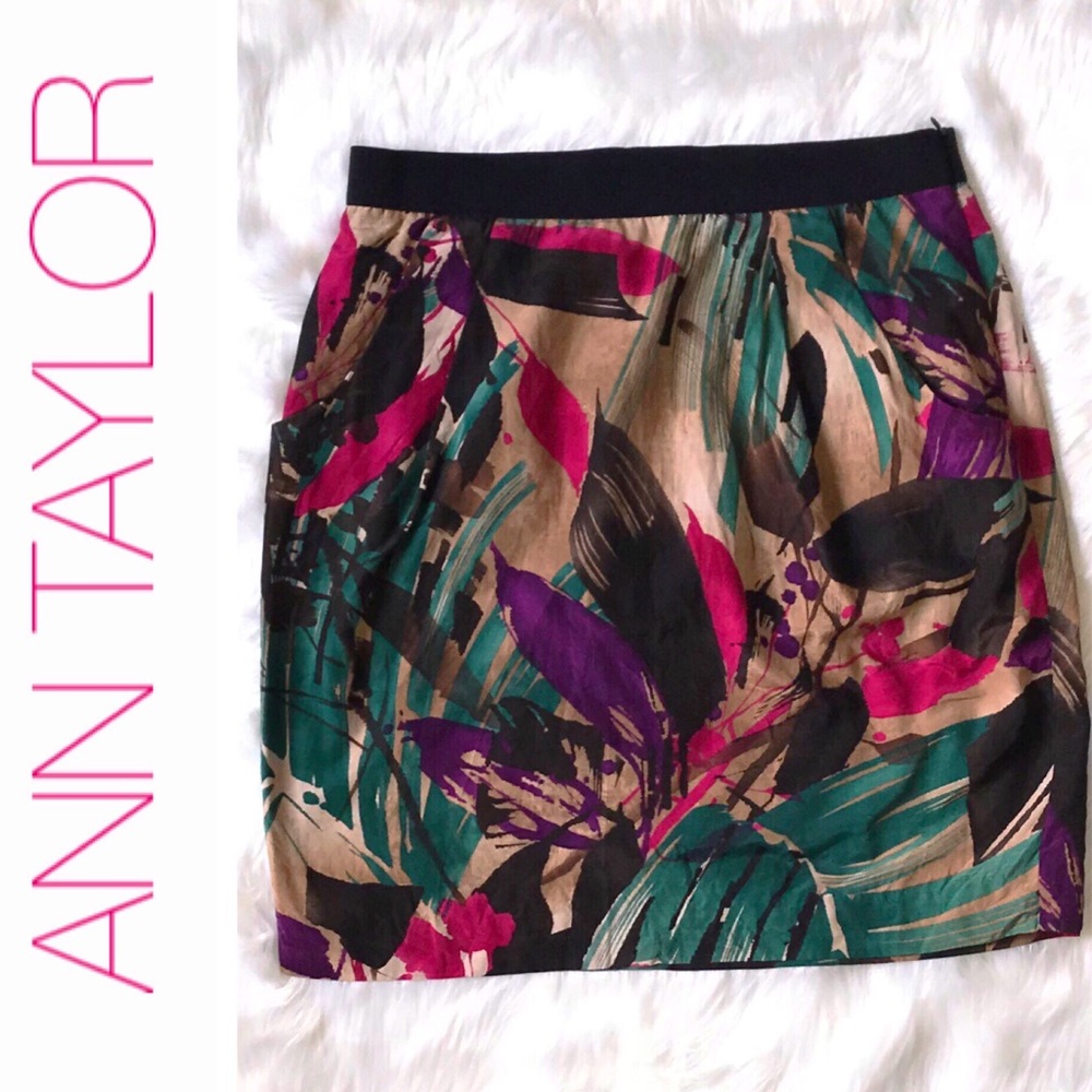 Ann Taylor pocketed mini skirt